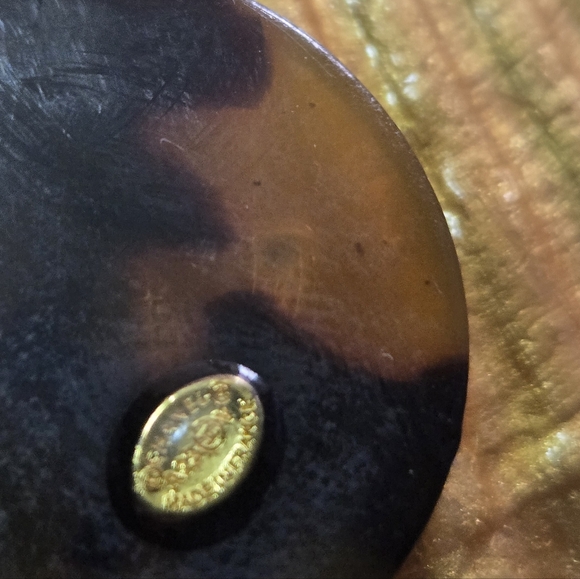 CHANEL Gold Logo Tortoiseshell Zipper Pull Charm - Picture 5 of 10